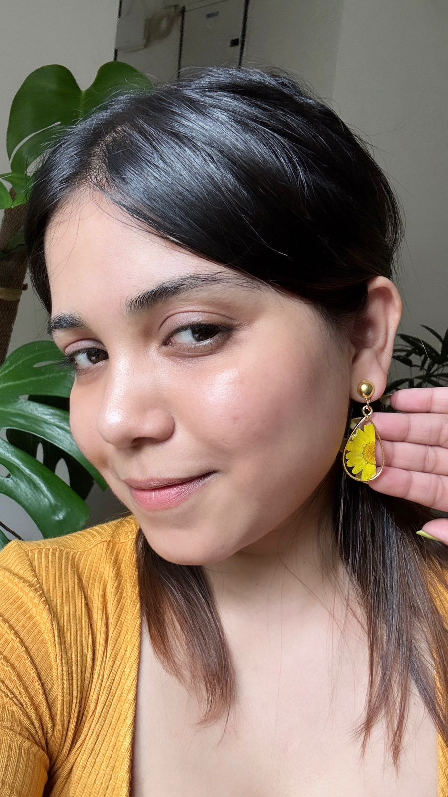 Rutuja Mhatre wearing handmade resin flower earrings by Ralankara