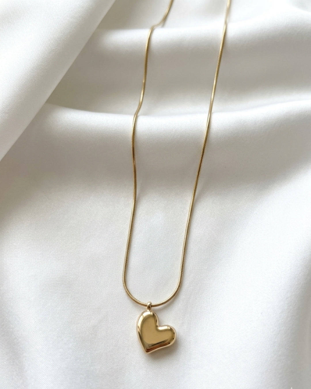Minimal Heart Pendant Chain