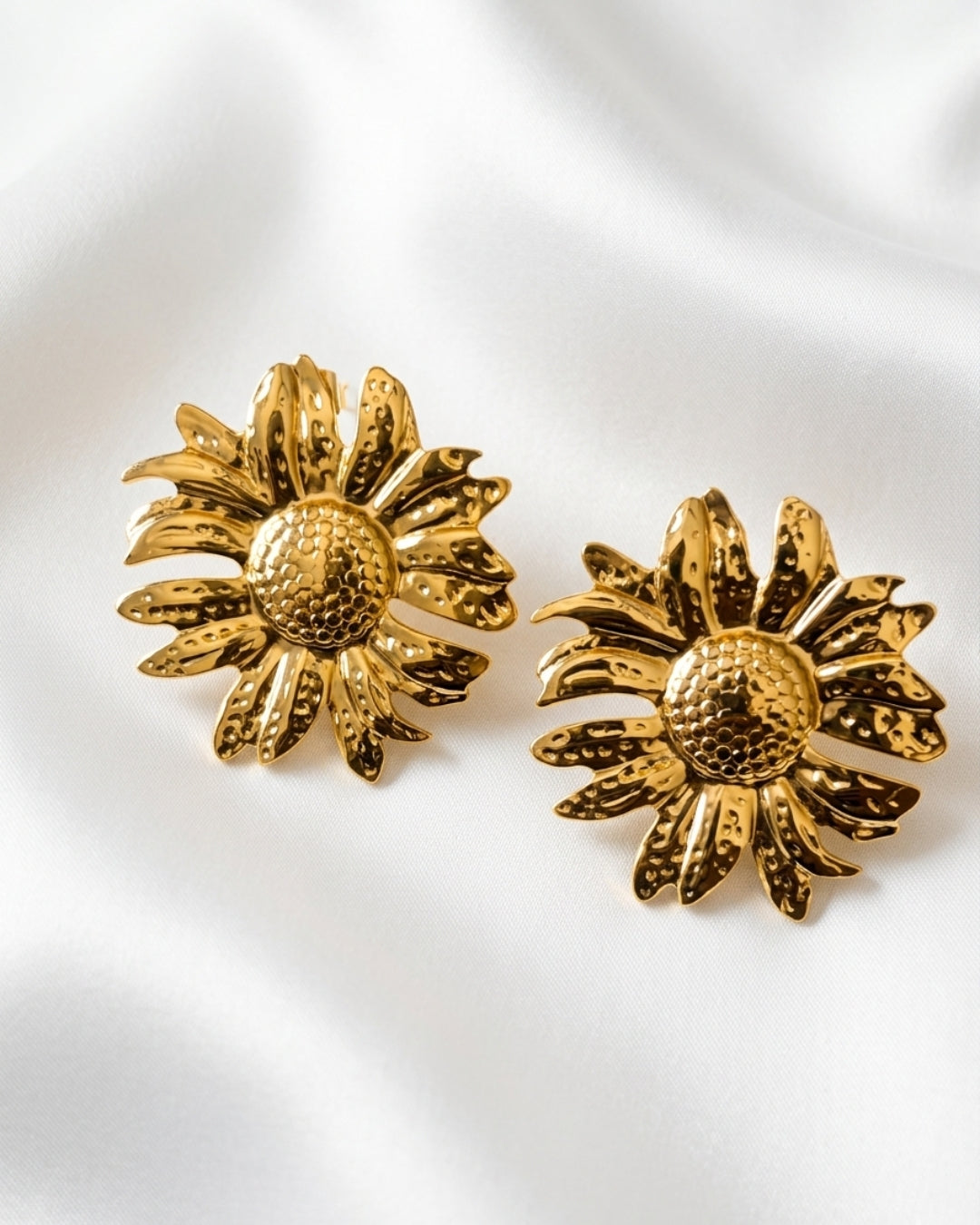 Gold daisy earrings