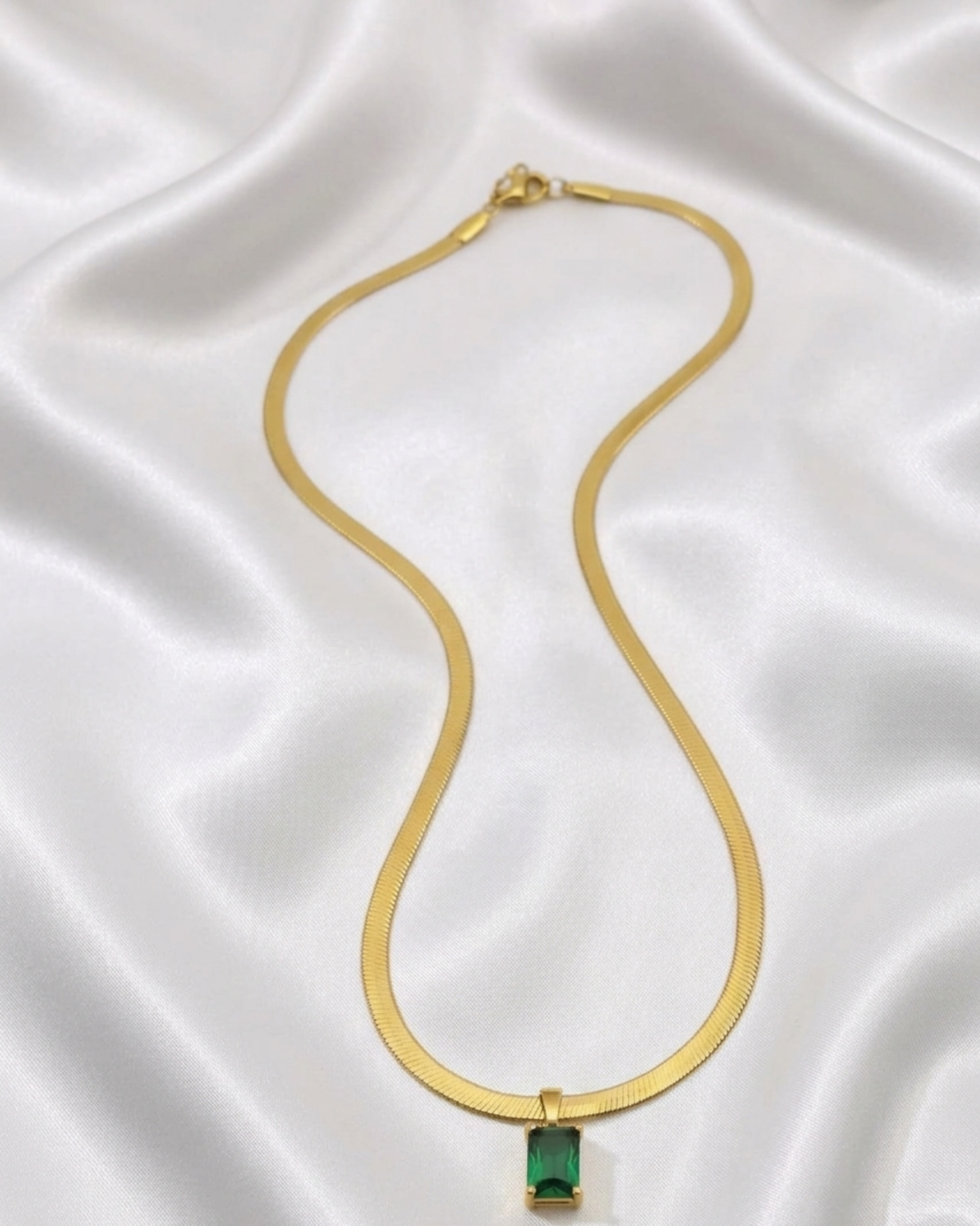 Emera Necklace