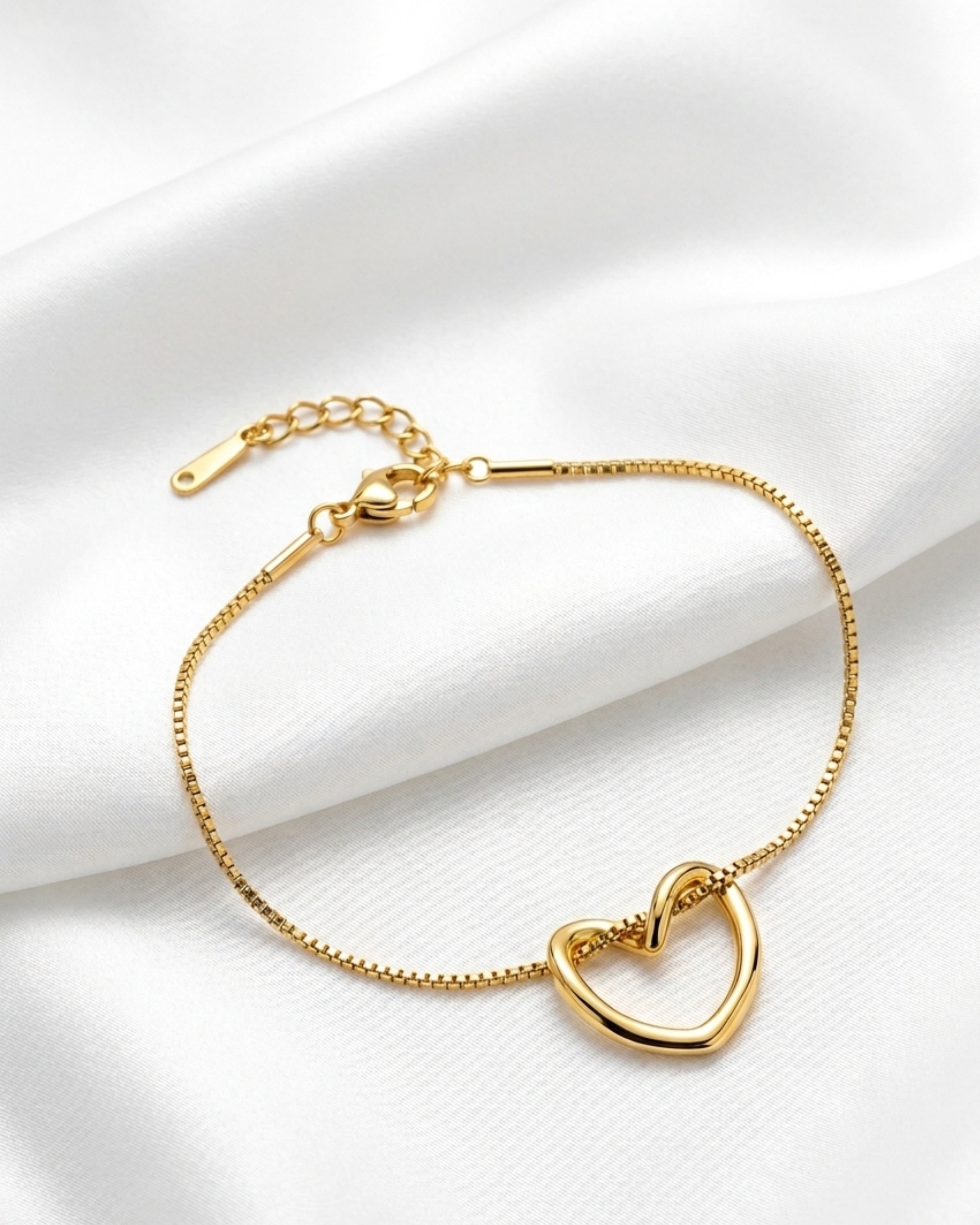 Dainty heart bracelet