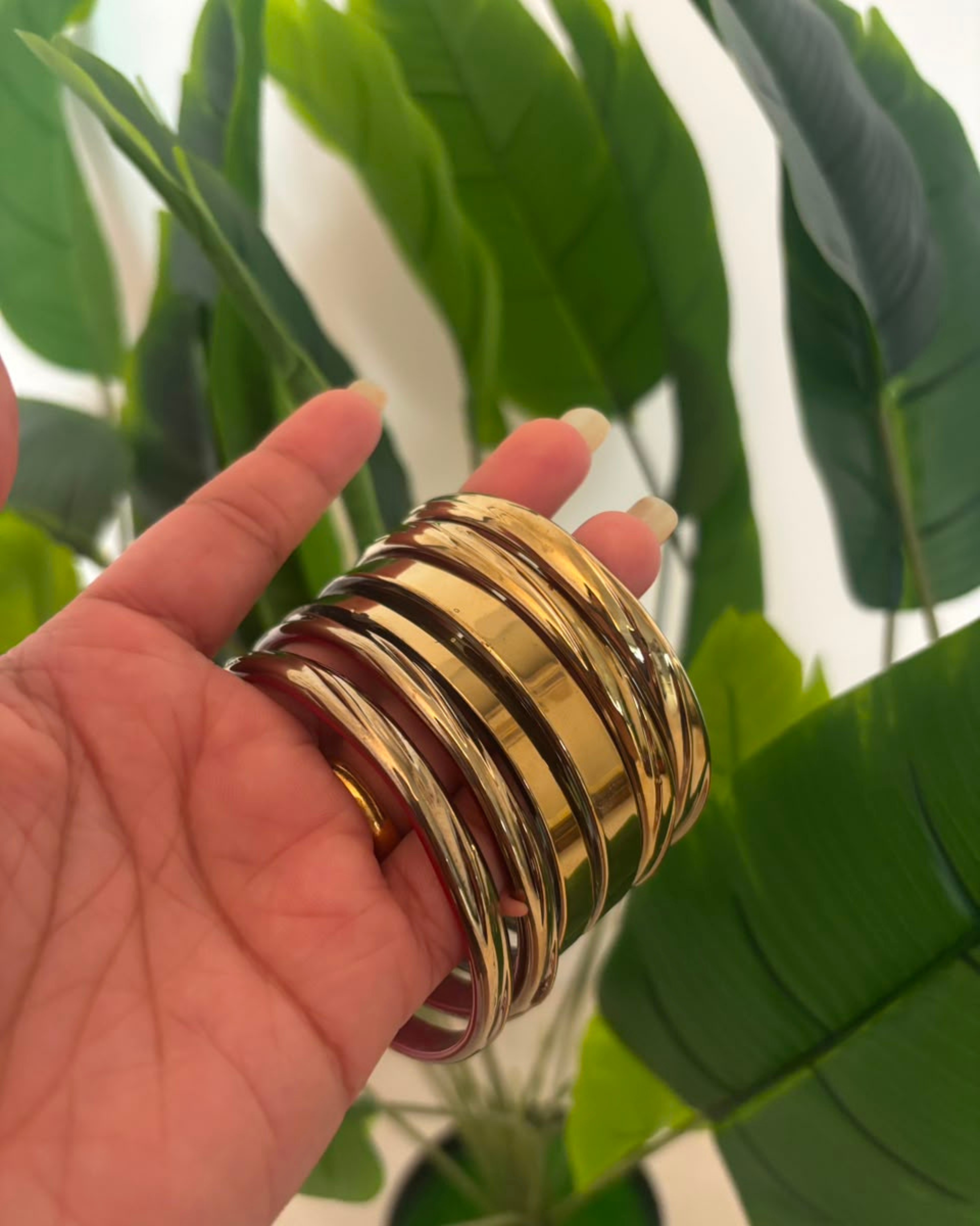 Golden glass bangles set